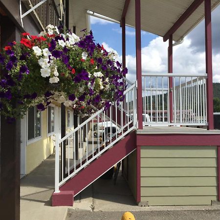 Westwood Motel 100 Mile House Экстерьер фото