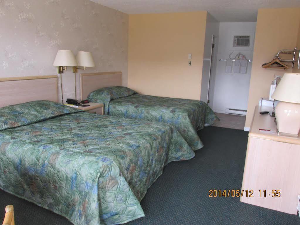 Westwood Motel 100 Mile House Экстерьер фото